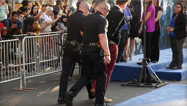 Brad Pitt bị tấn công tại lễ ra mắt phim 