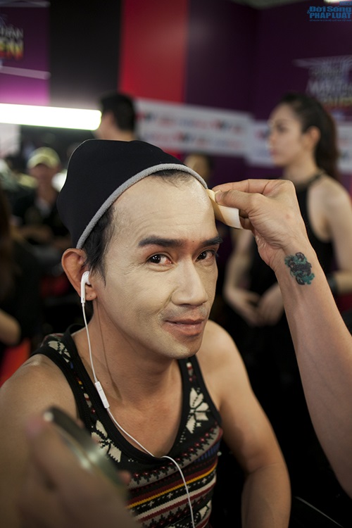 Gương mặt thân quen: Hoài Lâm nhuộm tóc trắng giả Sơn Tùng M-TP Gương mặt thân quen: Hoài Lâm nhuộm tóc trắng giả Sơn Tùng M-TP