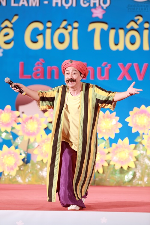 Nghệ sĩ Hồng Kỳ “đại náo” lễ khai mạc Aerobic nhí