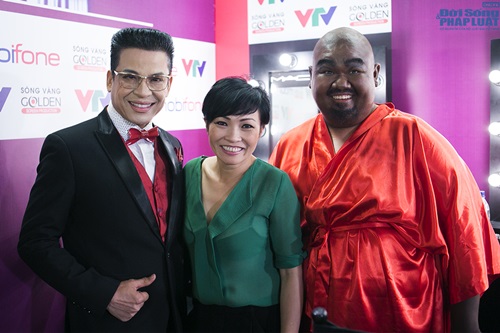 Gương mặt thân quen: Hoài Lâm nhuộm tóc trắng giả Sơn Tùng M-TP Gương mặt thân quen: Hoài Lâm nhuộm tóc trắng giả Sơn Tùng M-TP