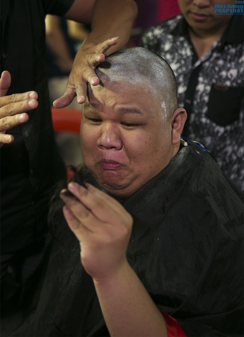 Gương mặt thân quen: Hoài Lâm nhuộm tóc trắng giả Sơn Tùng M-TP Gương mặt thân quen: Hoài Lâm nhuộm tóc trắng giả Sơn Tùng M-TP