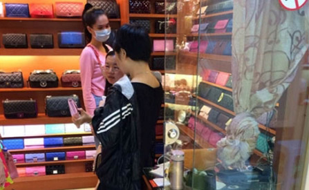 ngoc trinh dung hang fake1