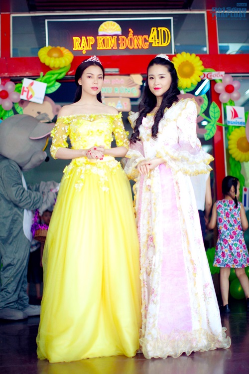 Trà Ngọc Hằng làm công chúa Disney vui chơi với trẻ nhỏ ngày 1/6 Trà Ngọc Hằng làm công chúa Disney vui chơi với trẻ nhỏ ngày 1/6