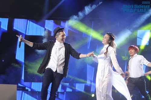 Bán kết học viện ngôi sao: Hòa Minzy gợi cảm với vũ điệu ghế