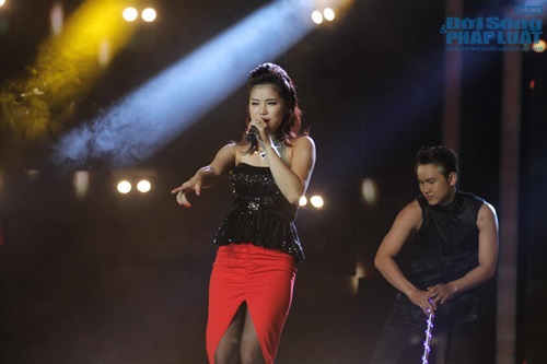 Bán kết học viện ngôi sao: Hòa Minzy gợi cảm với vũ điệu ghế