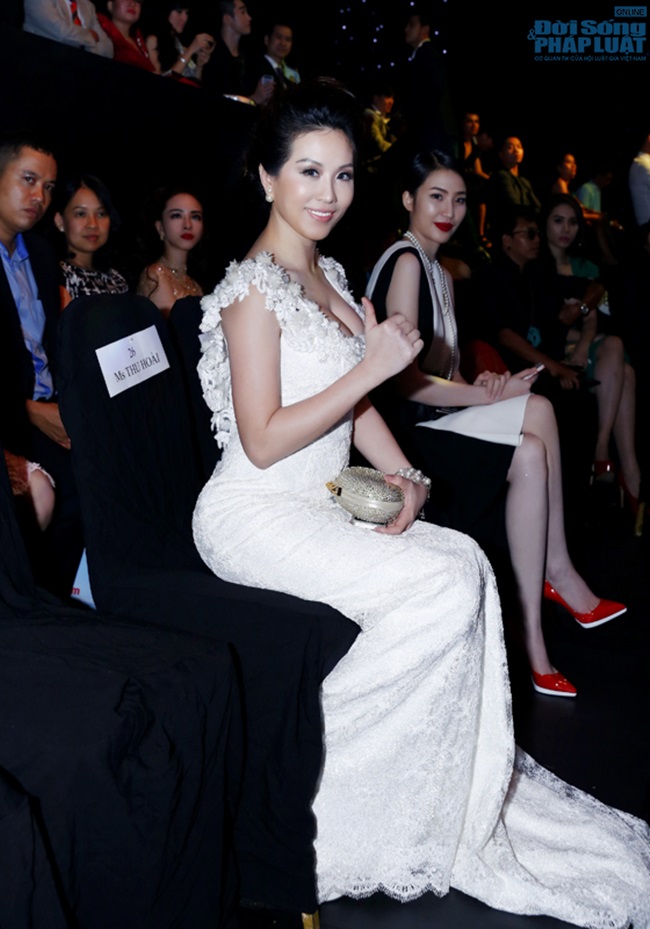 Hoa hậu Thu Hoài đẹp lộng lẫy dự sự kiện với dàn đồ hiệu