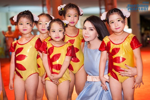 Trà Ngọc Hằng làm MC chung kêt Aerobic nhí Hà Nội