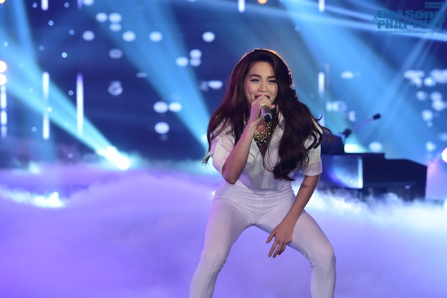 Hồ Ngọc Hà quá sung lộ dáng kém duyên “khó đỡ”