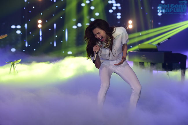 Hồ Ngọc Hà quá sung lộ dáng kém duyên “khó đỡ”