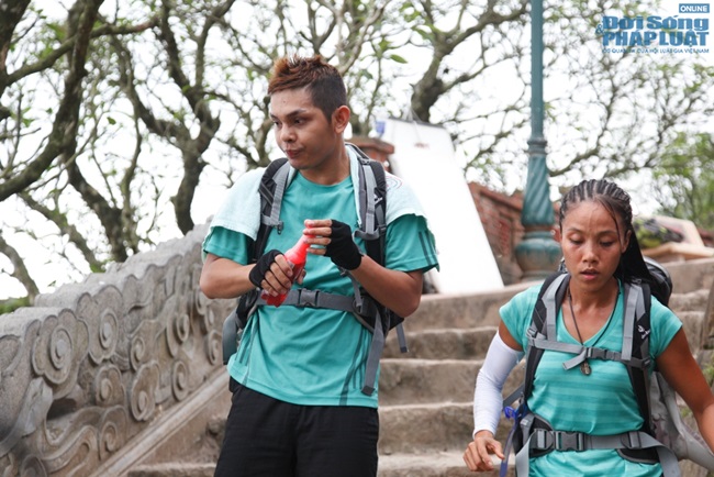 Cuộc đua kỳ thú 2014 tập 2:  Hương Giang Idol òa khóc khi về đích