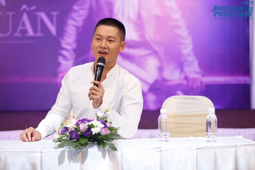 Đức Tuấn tái xuất cùng người tình tin đồn Khánh Thy Đức Tuấn tái xuất cùng người tình tin đồn Khánh Thy