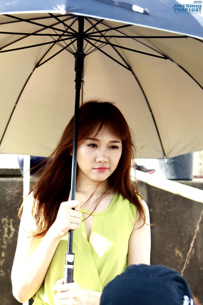 Sơn Tùng M-TP mừng sinh nhật người yêu trên phim trường