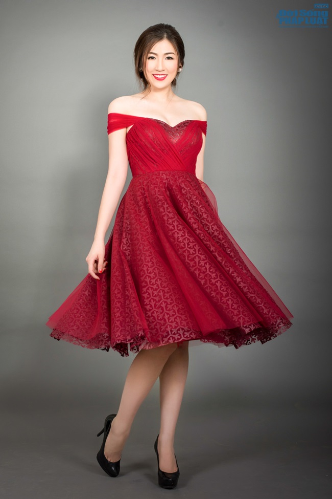 Tú Anh khoe ngực táo bạo trong loạt ảnh mới