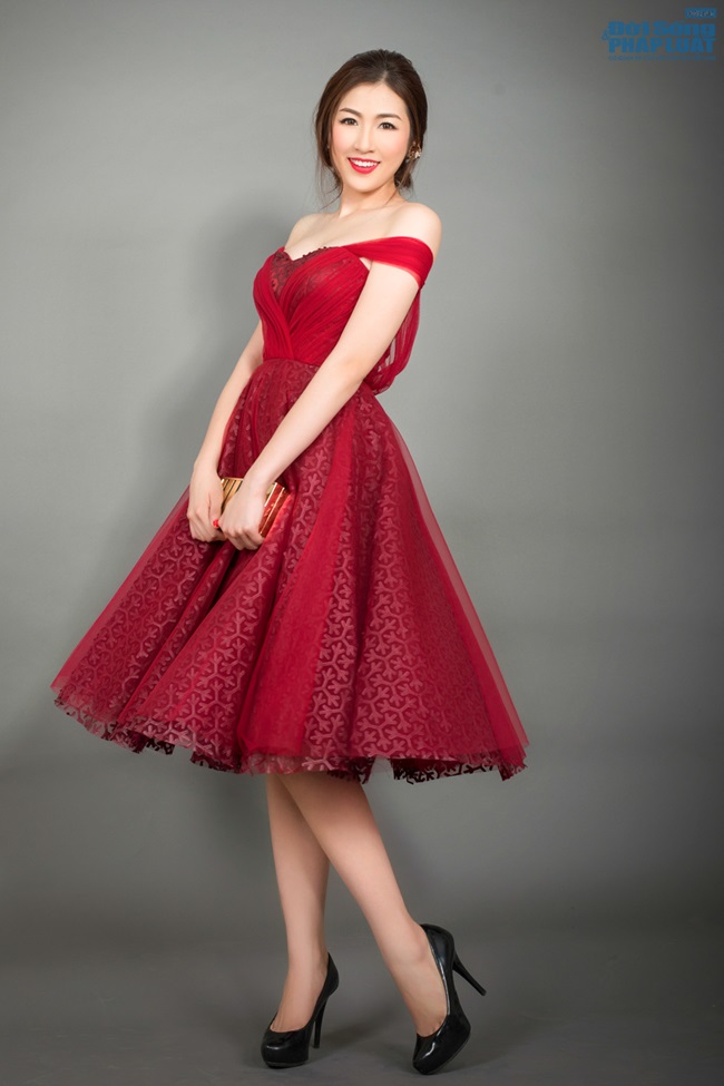 Tú Anh khoe ngực táo bạo trong loạt ảnh mới