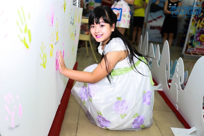 Chiều Xuân và con gái tham gia ngày hội gia đình