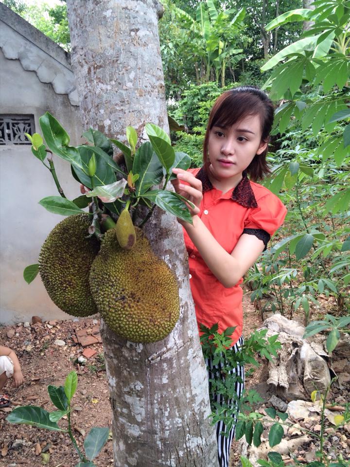 Bà Tưng và những hình ảnh 