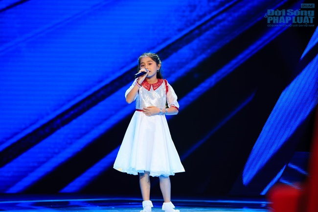 Giọng hát Việt nhí tập 2: “Doraemon tóc xù” làm náo loạn sân khấu