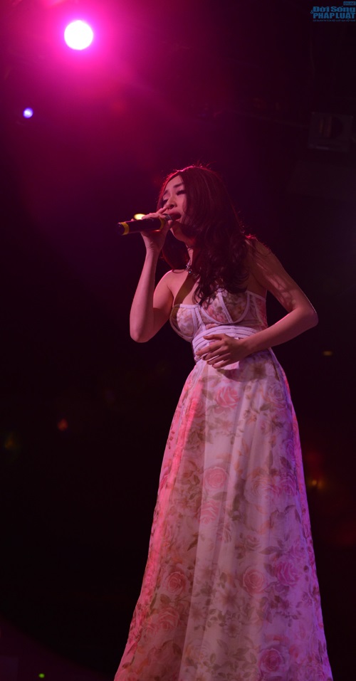 Như Ý gợi cảm hát cùng Duy Mạnh, Dương Triệu Vũ tại Mỹ Như Ý gợi cảm hát cùng Duy Mạnh, Dương Triệu Vũ tại Mỹ