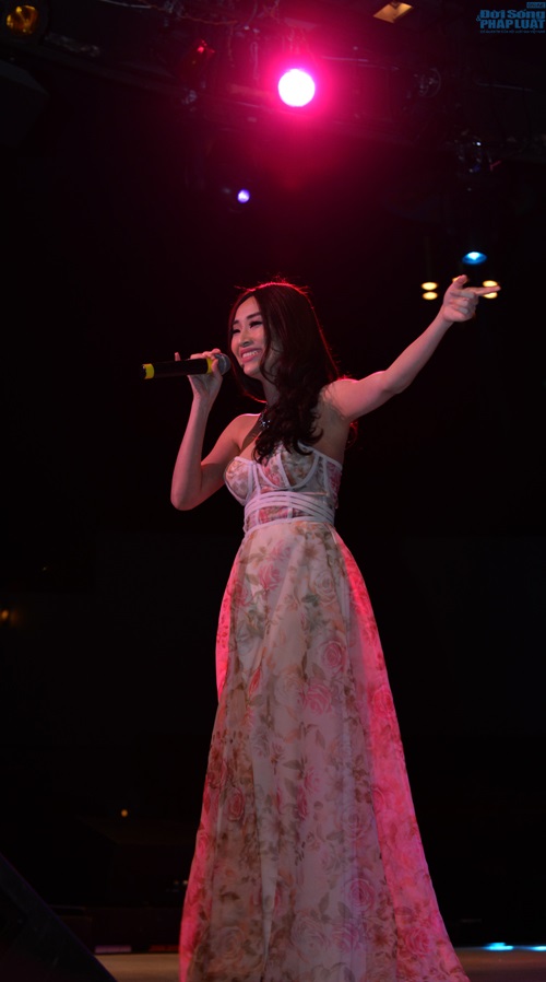 Như Ý gợi cảm hát cùng Duy Mạnh, Dương Triệu Vũ tại Mỹ Như Ý gợi cảm hát cùng Duy Mạnh, Dương Triệu Vũ tại Mỹ