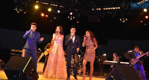 Như Ý gợi cảm hát cùng Duy Mạnh, Dương Triệu Vũ tại Mỹ Như Ý gợi cảm hát cùng Duy Mạnh, Dương Triệu Vũ tại Mỹ