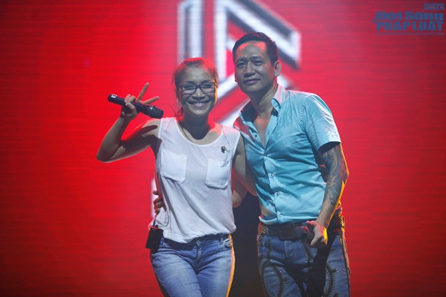 Hồng Ngọc “tung cước” với Đàm Vĩnh Hưng