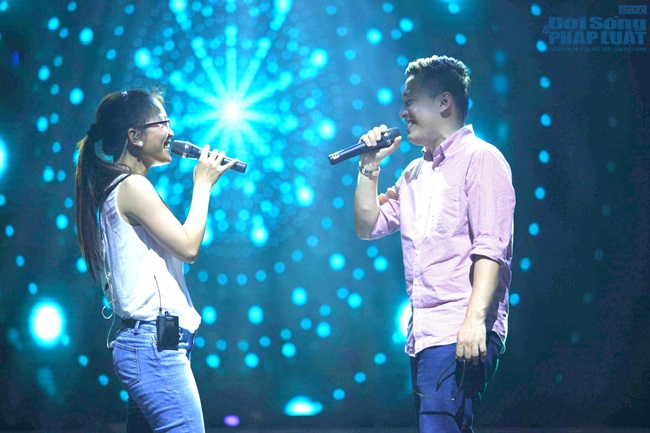 Hồng Ngọc “tung cước” với Đàm Vĩnh Hưng