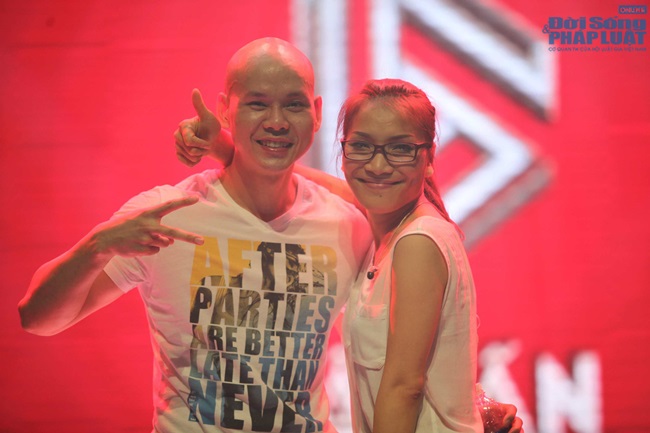 Hồng Ngọc “tung cước” với Đàm Vĩnh Hưng