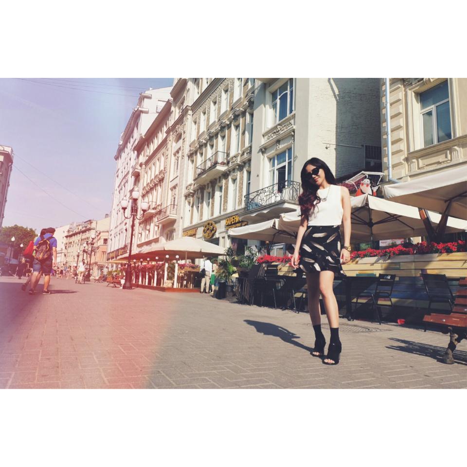 MInh Tú làm gái hư, Angela Phương Trinh giản dị đi từ thiện