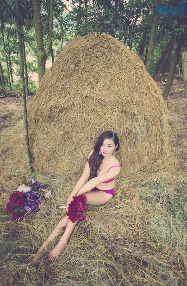 9x bị loại khỏi cuộc thi hoa khôi tung ảnh diện nội y bên rơm rạ