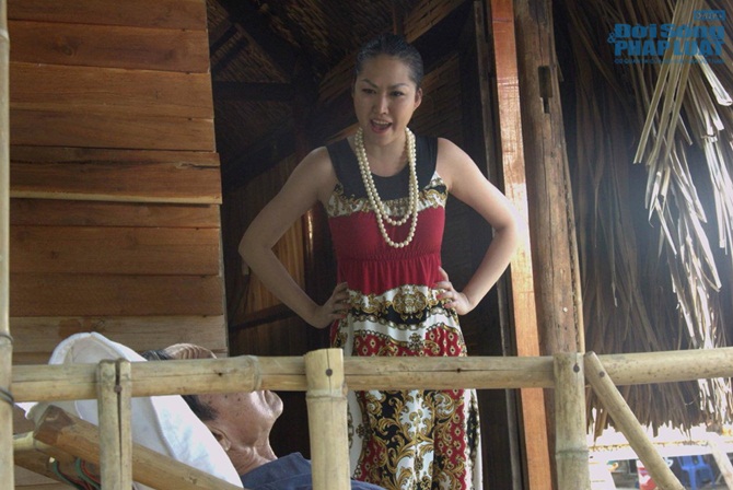 Phi Thanh Vân đánh Tinna Tình xảy thai