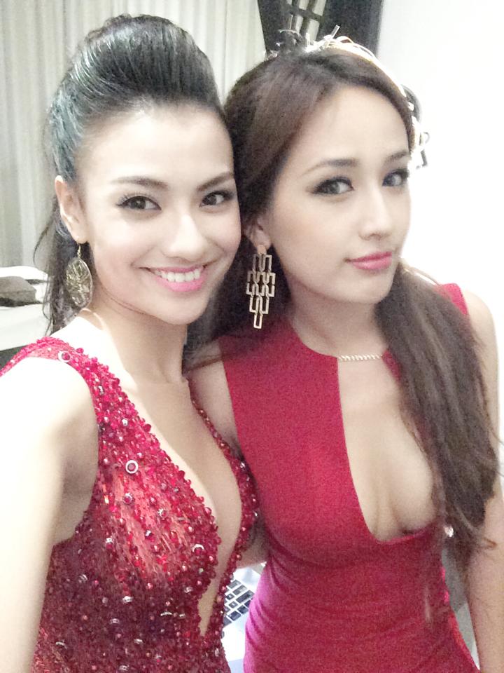 Hồng Quế bất ngờ đọ ngực Hồng Quế bất ngờ đọ ngực