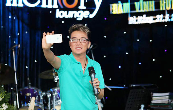 Những sao nam Việt nghiện điện thoại 