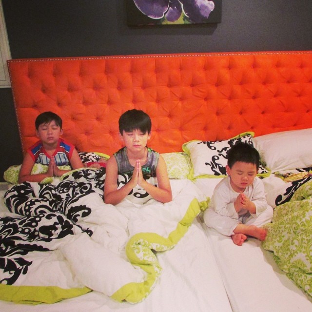 Facebook sao 24h: Trấn Thành mắt thâm như cú hậu World Cup 2014