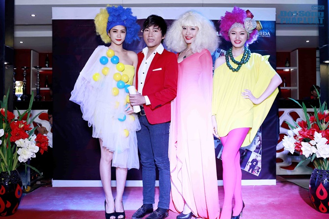 Lộ ảnh cưới của người đẹp vứt danh hiệu vào xe rác với Sơn Paris