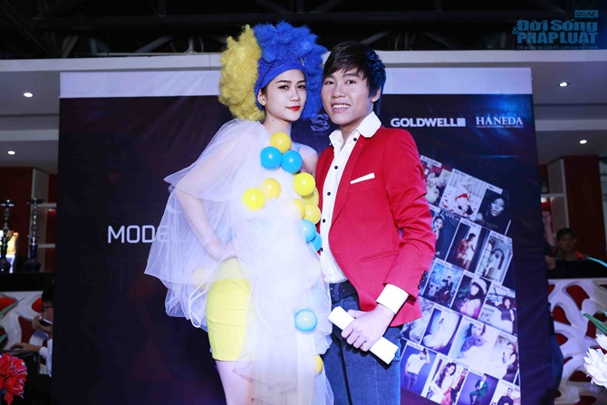 Lộ ảnh cưới của người đẹp vứt danh hiệu vào xe rác với Sơn Paris