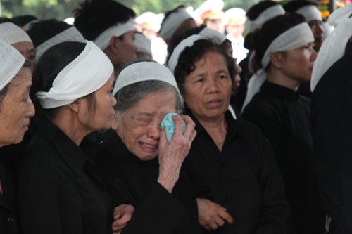 dam-tang-nha-van-to-hoai