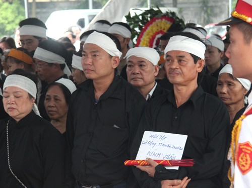 dam-tang-nha-van-to-hoai