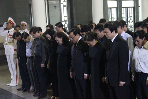 dam-tang-nha-van-to-hoai