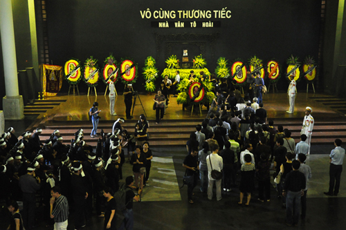 dam-tang-nha-van-to-hoai