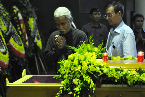 dam-tang-nha-van-to-hoai