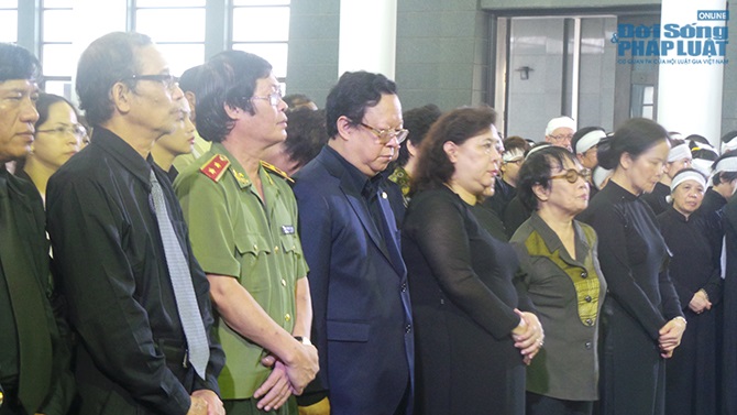 Vợ nhà văn Tô Hoài nghẹn ngào tiễn đưa chồng lần cuối 