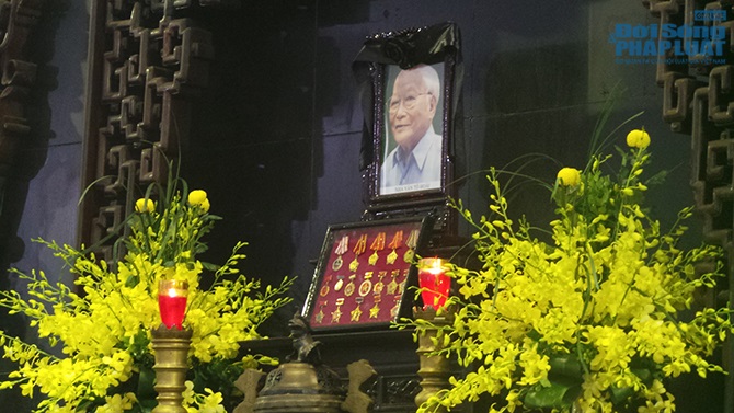 Vợ nhà văn Tô Hoài nghẹn ngào tiễn đưa chồng lần cuối 