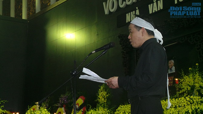 Vợ nhà văn Tô Hoài nghẹn ngào tiễn đưa chồng lần cuối 