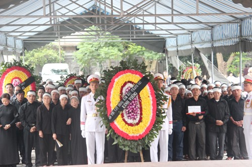 dam-tang-nha-van-to-hoai