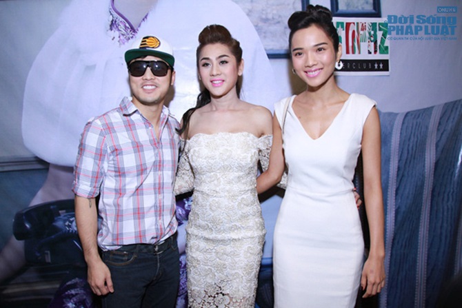 Lâm Chi Khanh tổ chức sinh nhật hoành tráng bên bạn bè