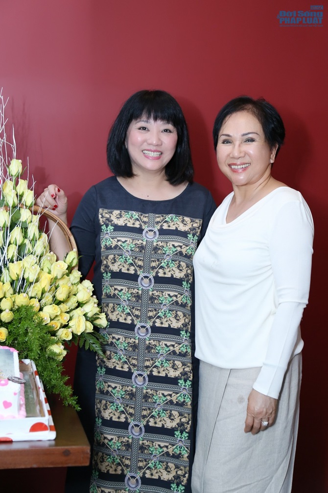 Hoa hậu Thu Hoài cùng Phương Thanh mừng sinh nhật Lệ Thu