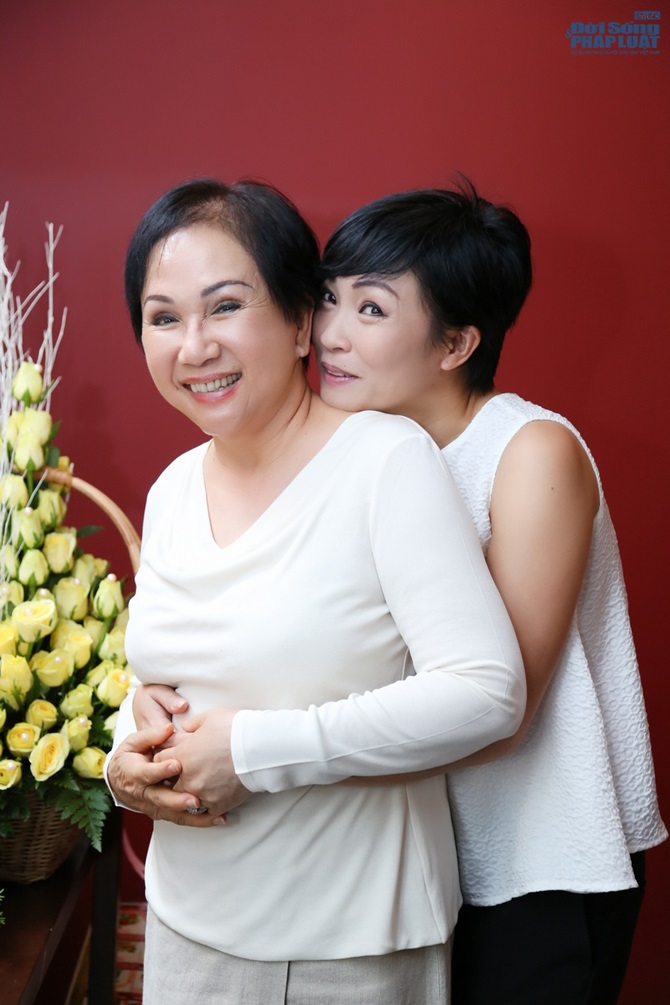 Hoa hậu Thu Hoài cùng Phương Thanh mừng sinh nhật Lệ Thu