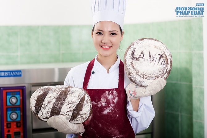 Hoa hậu Trần Thị Quỳnh tất bật làm 