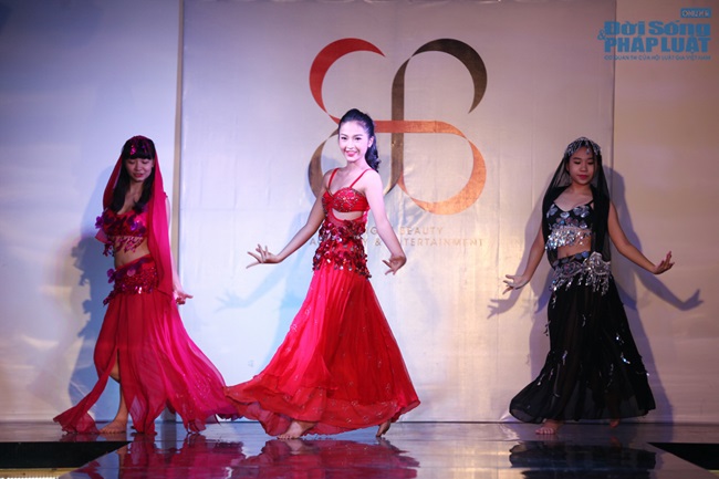 Á khôi Duyên Dáng Hà Thành lấn sân sang lĩnh vực người mẫu