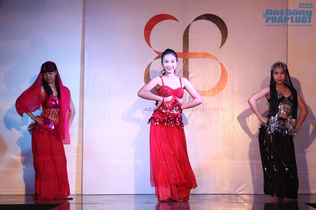 Á khôi Duyên Dáng Hà Thành lấn sân sang lĩnh vực người mẫu